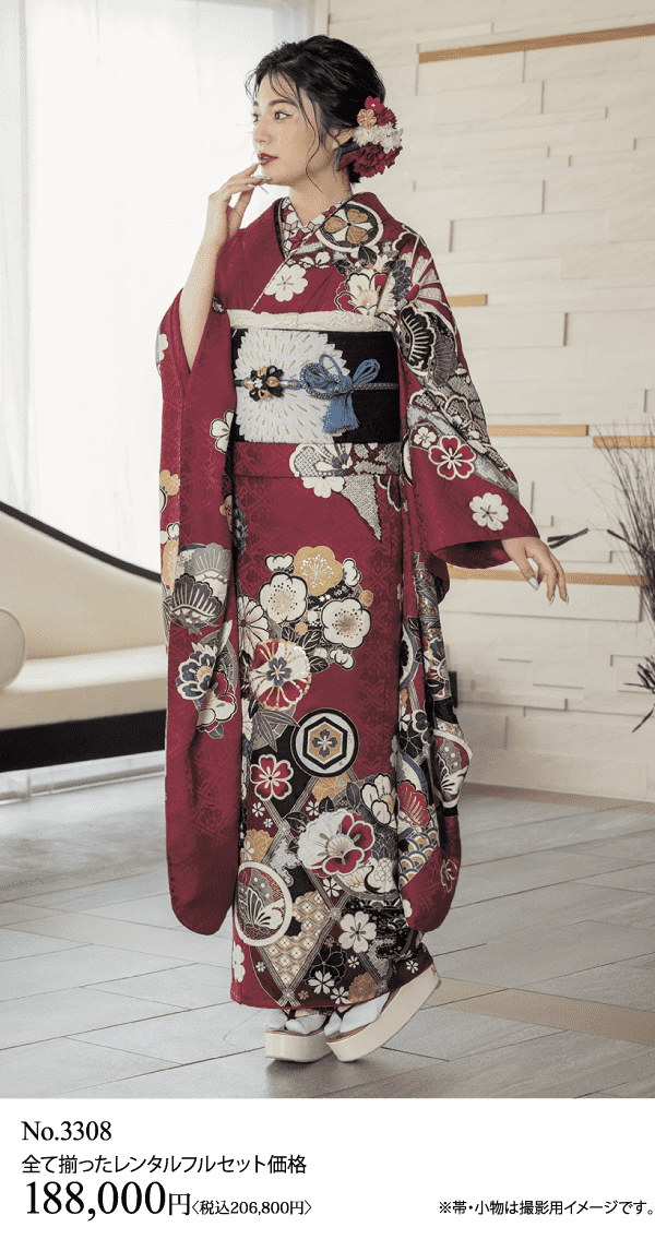 赤と黒の花柄の着物を着て、かつらをかぶった人が室内に立っています。価格情報は下に表示されます。.